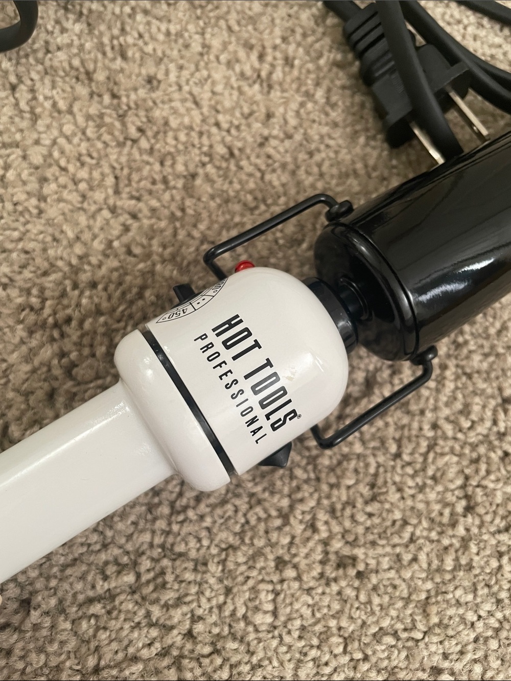 Hot Tools Professional 1-1.5" Black & White Curling Wand - Picture 3 of 6